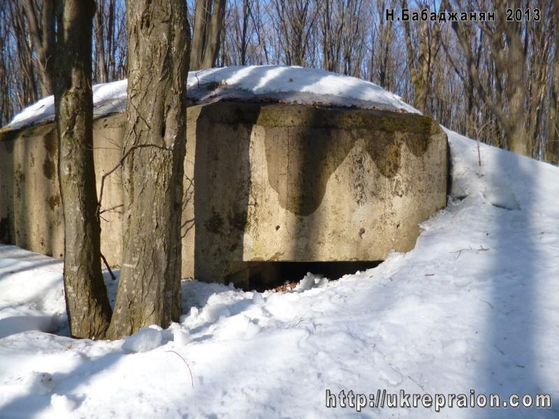 Снежное обрамление бетонного ДОТа