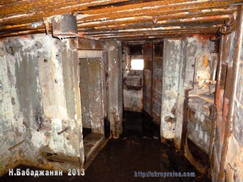 Притопленные отсеки бетонной «субмарины».
