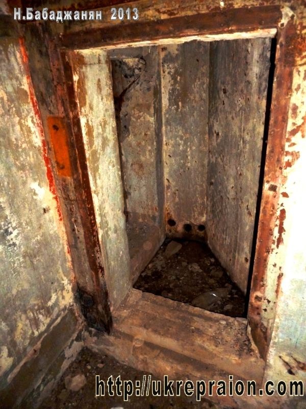 028_leur_pulemetnij_polukaponir_vhodnoy_tambur